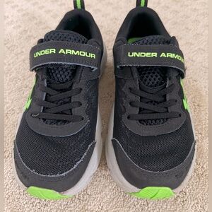 Under Armour Kids' Black & Green Shoes Size 1